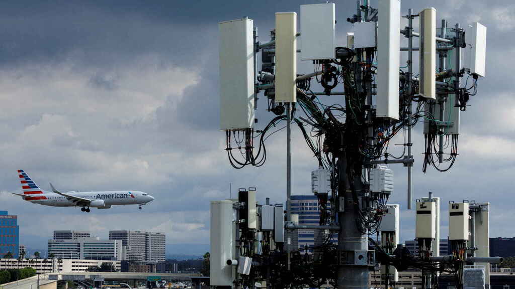 ¿Cómo la tecnología 5G pone en riesgo a los aviones?