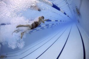 los mejores 4 beneficios que tiene la natacion