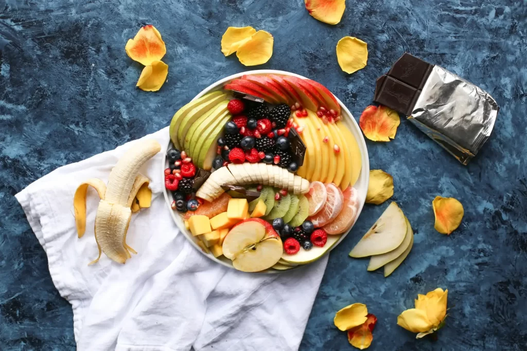 ¿Es-malo-comer-fruta-en-la-noche-Mitos-y-verdades-de-su-consumo