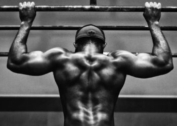 Ejercicios imprescindibles para fortalecer tu espalda y hombros