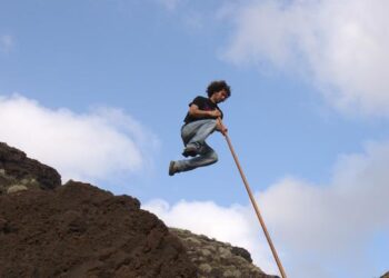 Descubre el fascinante arte del Salto del Pastor: una tradición canaria única