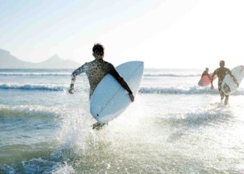 Las mejores playas para surfear: descubre los destinos más emocionantes
