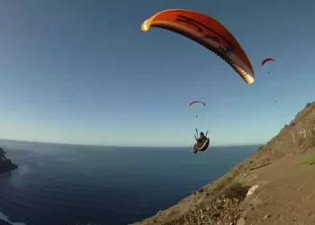 Descubre La Gomera desde las Alturas: La Experiencia del Parapente