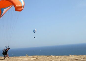 Descubre las Mejores Zonas para Practicar Parapente en Canarias