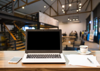¿Cómo elegir una laptop para estudiar o trabajar desde casa?