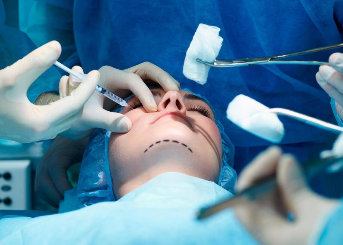 Dr. Aldo Antenucci Ch. Cirujano Estético, Médico dedicado a la transformación y mejoramiento de la imagen personal de mujeres y hombres.